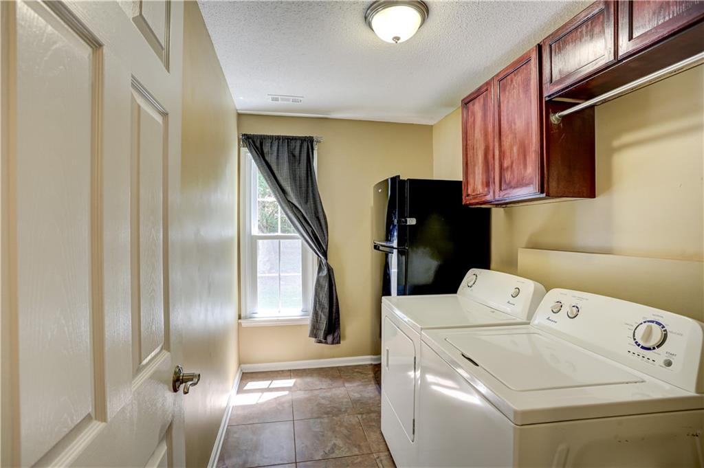 6055 Pattingham Drive, Roswell, Georgia image 12