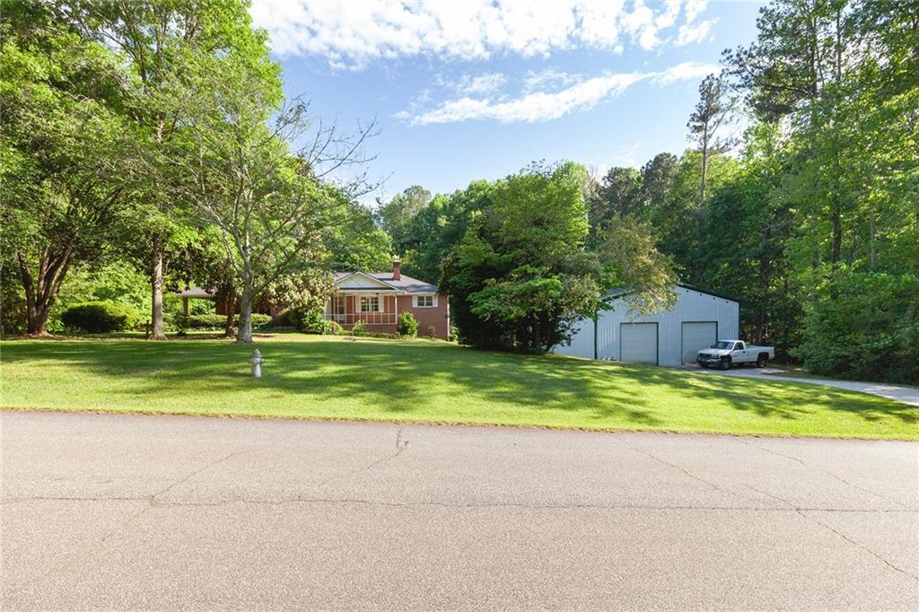 5670 Lanny Drive, Powder Springs, Georgia image 2