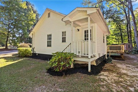 A home in Dacula