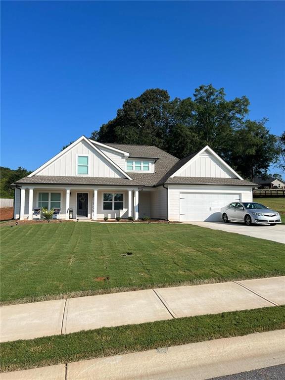 New rental opportunity. Don't miss this beautiful ranch home located in Bethlehem, GA.
Live in a quiet community that will provide plenty of space for you and your family.
The layout of the home is perfect for you, with spacious living and a modern, open concept.