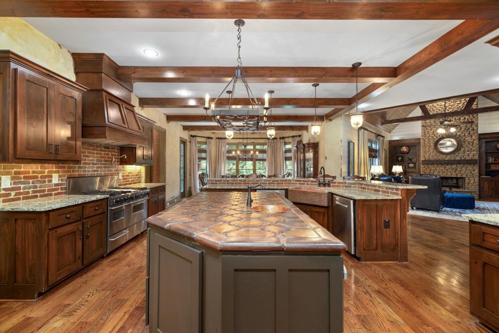 2740 Drayton Hall Drive, Buford, Georgia image 9