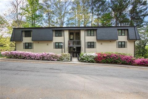 Photo of 182 Triumph Drive NW, Atlanta, GA 30327 (MLS # 7750514)