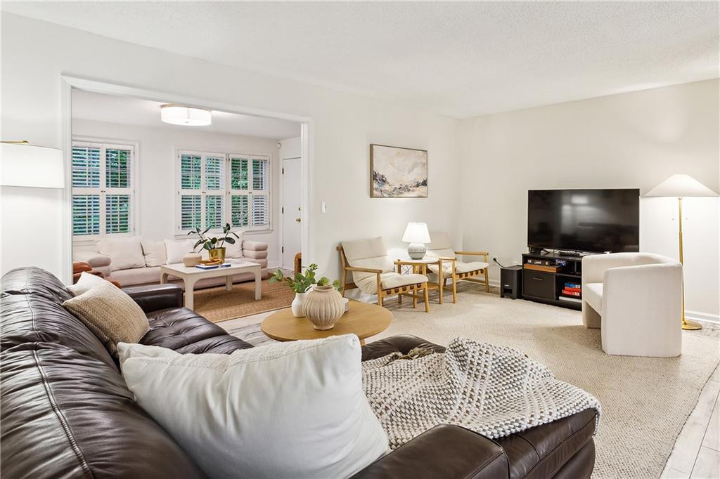 182 Triumph Drive NW