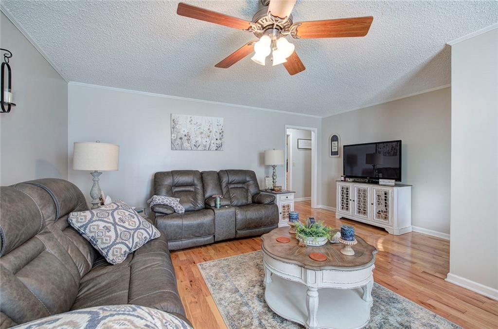 12 Wooddale Drive SW