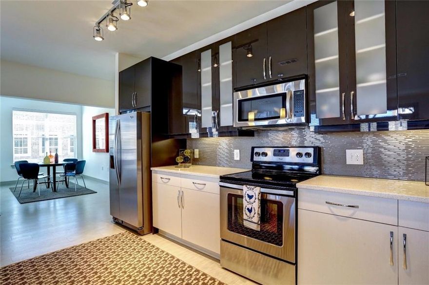 Walk to Shopping, Dining & Entertainment. Free & Fee-Based Concierge. FREE Light Speed Gigabit Internet and cable. Rooftop Terrace. Saline Pool with 
Tanning Ledge, Lounge & Fire Pit. Club Room with Kitchen. 24-Hr Fitness Center with Personal Training & Classes. Micro-Offices & Conference Rooms.