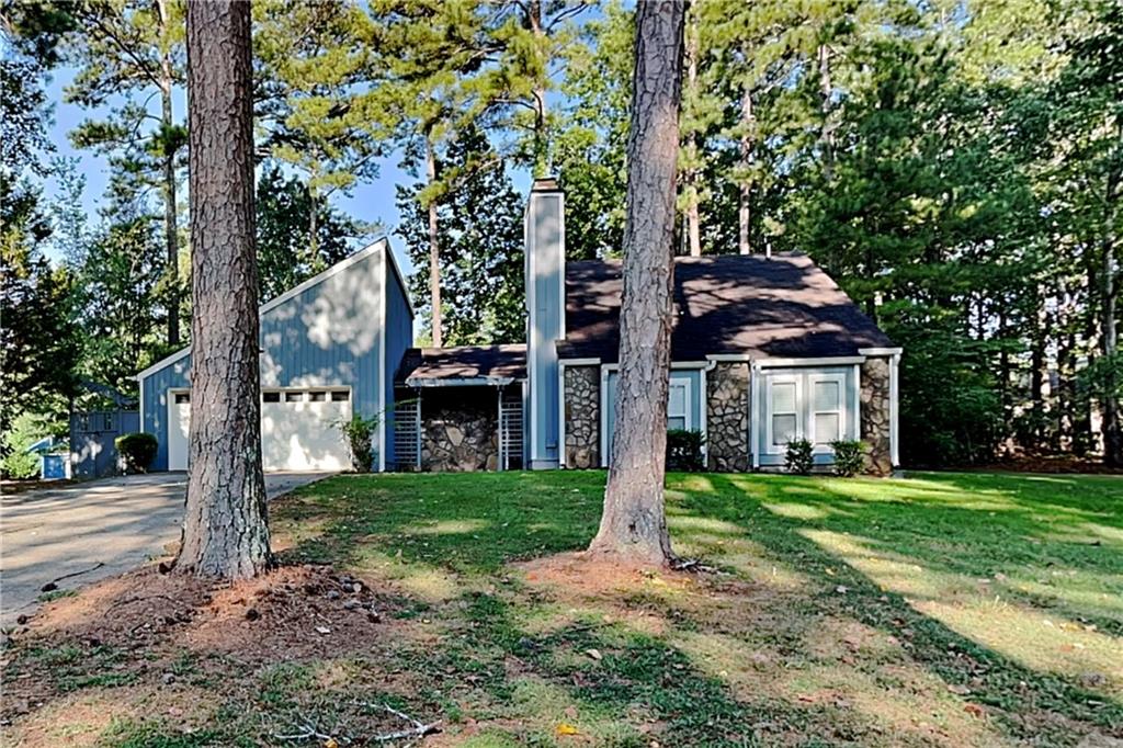 Welcome to 2197 Oakrill Court in Marietta, Georgia!
This charming home offers the perfect blend of suburban tranquility and urban convenience. Located in the 30062 zip code, this property provides easy access to excellent schools, shopping centers, and recreational facilities.
Key Features:
Spacious floor plan ideal for family living and entertaining
Modern updates throughout
Updated kitchen with stainless steel appliances and ample counter space
Attached garage for convenient parking and storage
Enjoy the community amenities, including nearby parks and walking trails. With its prime location in Marietta, you'll be just minutes away from popular attractions like the Marietta Square, Kennesaw Mountain National Battlefield Park, and The Avenue East Cobb.
Don't miss this opportunity to make 2197 Oakrill Court your new home in the heart of East Cobb. Schedule a viewing today and experience the comfort and convenience this property has to offer!