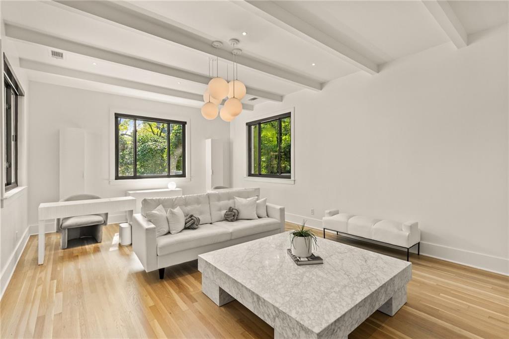 737 W Conway Drive NW