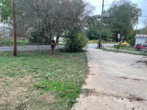 A home in Lindale