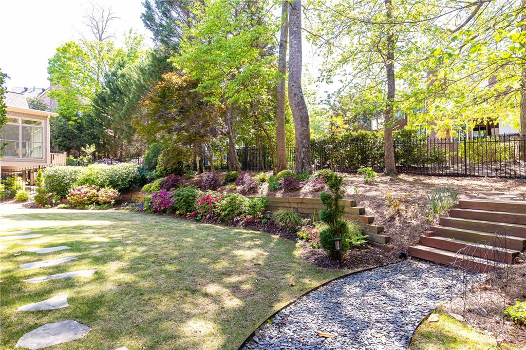 825 Glengate Place, Atlanta, Georgia image 4