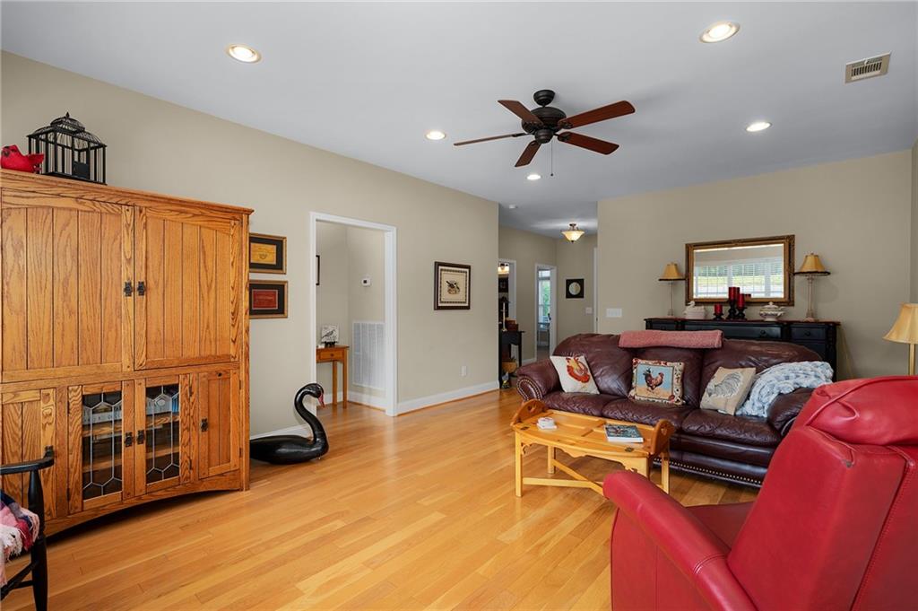 221 Regency Lane, Calhoun, Georgia image 7