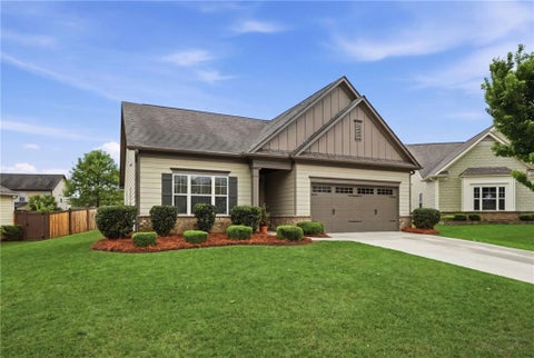Homes For Sale - 4631 Summer View Drive<br/> Gainesville, GA 30504