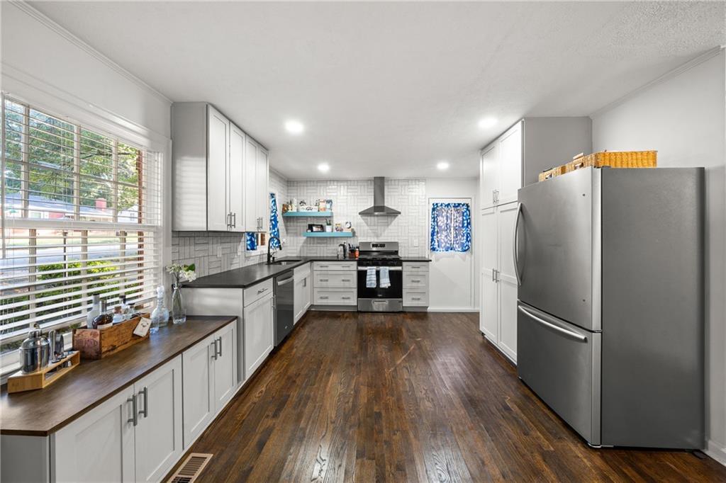 460 Deckner Avenue SW