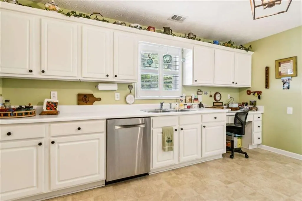 Winder, Georgia 30680, United States, 3 Bedrooms Bedrooms, ,2 BathroomsBathrooms,Residential,Pending,108169