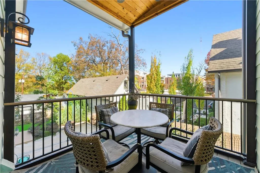 Atlanta, Georgia 30312, United States, 6 Bedrooms Bedrooms, ,7 BathroomsBathrooms,Residential,Active,245909