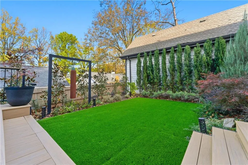 Atlanta, Georgia 30312, United States, 6 Bedrooms Bedrooms, ,7 BathroomsBathrooms,Residential,Active,245909