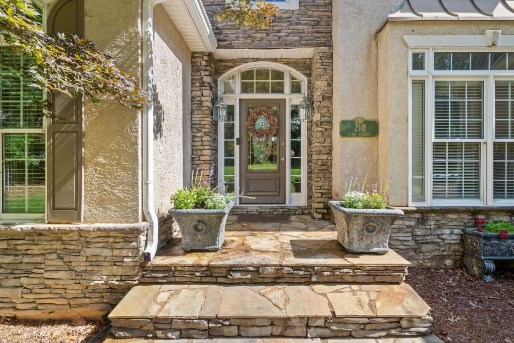 210 Lawn Market