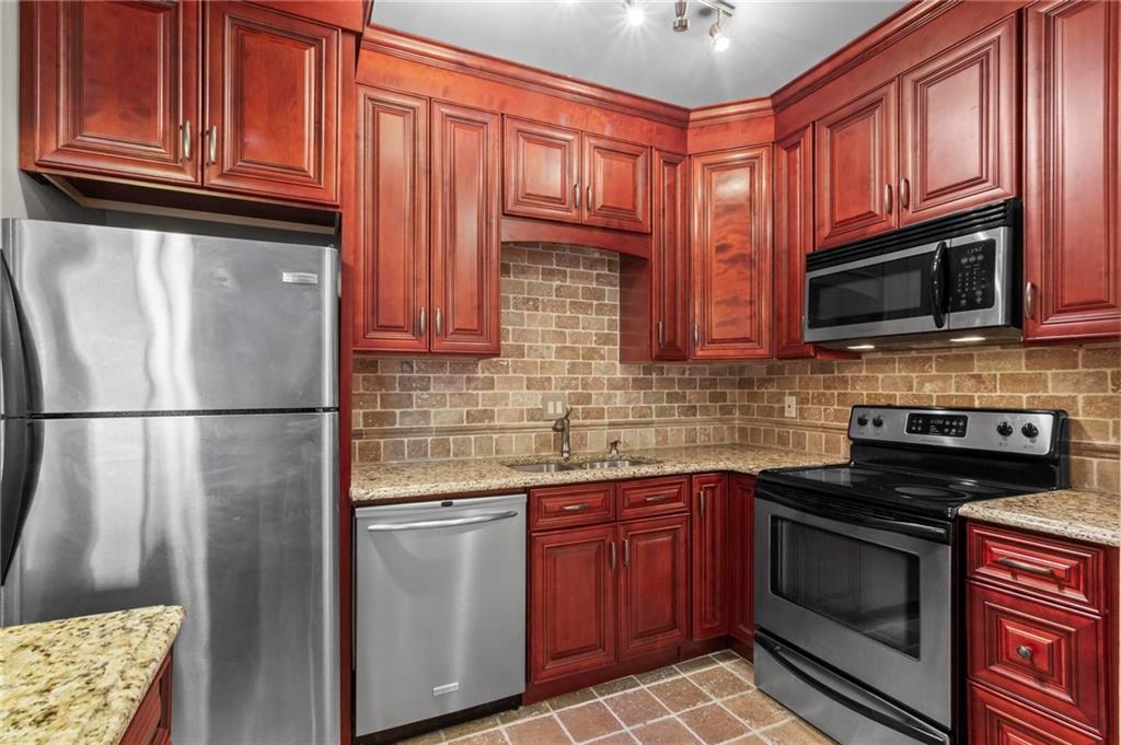 1421 Peachtree Street NE 211