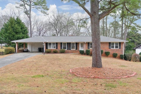 Homes For Rent - 1055 Tuxedo Drive<br/> Roswell, GA 30075