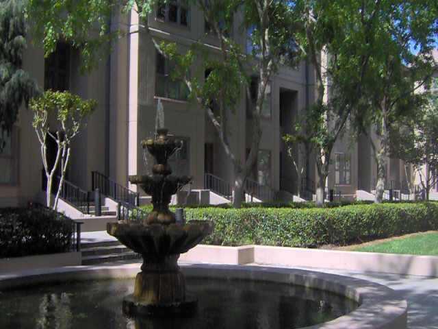 Downtown/Midtown Views sitting or standing!! hdwd floors in LR/DR/Foyer/Hall.Open/Bright Kit w/views of LR&Dr w/brkfst bar,(2)Ample sized bdrms w/wlk-in-clsts, plenty of closet storage space, (2) pkg spaces!!! 2 Deeded Pkg spaces LOWEST PRICED 2/2 IN BLDG. MOTIVATED SHOW/SELL/MAKE OFFER!!!