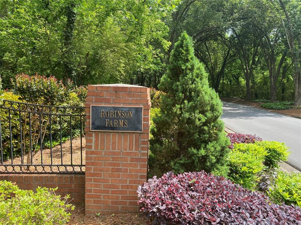 ROBINSON FARMS - Residential