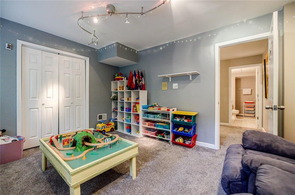 ROBINSON FARMS - Residential
