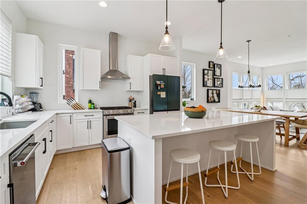 1229 Chelsea Circle NW