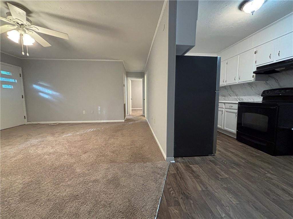 3211 Country Lane
