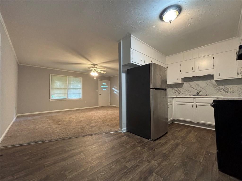 3211 Country Lane