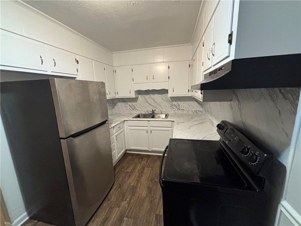 3211 Country Lane