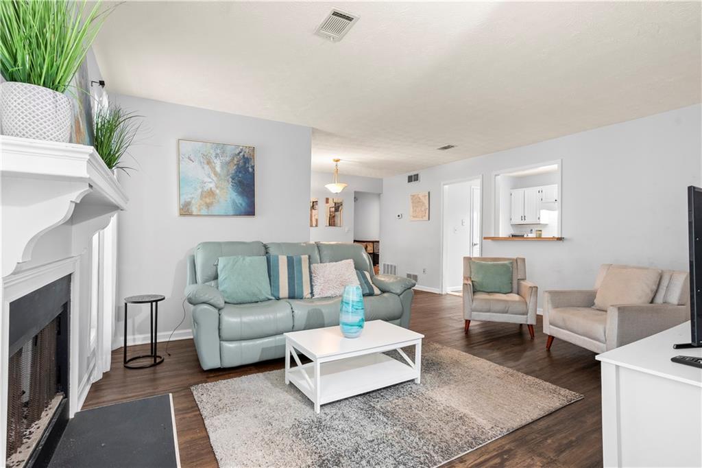 3949 Woodridge Way