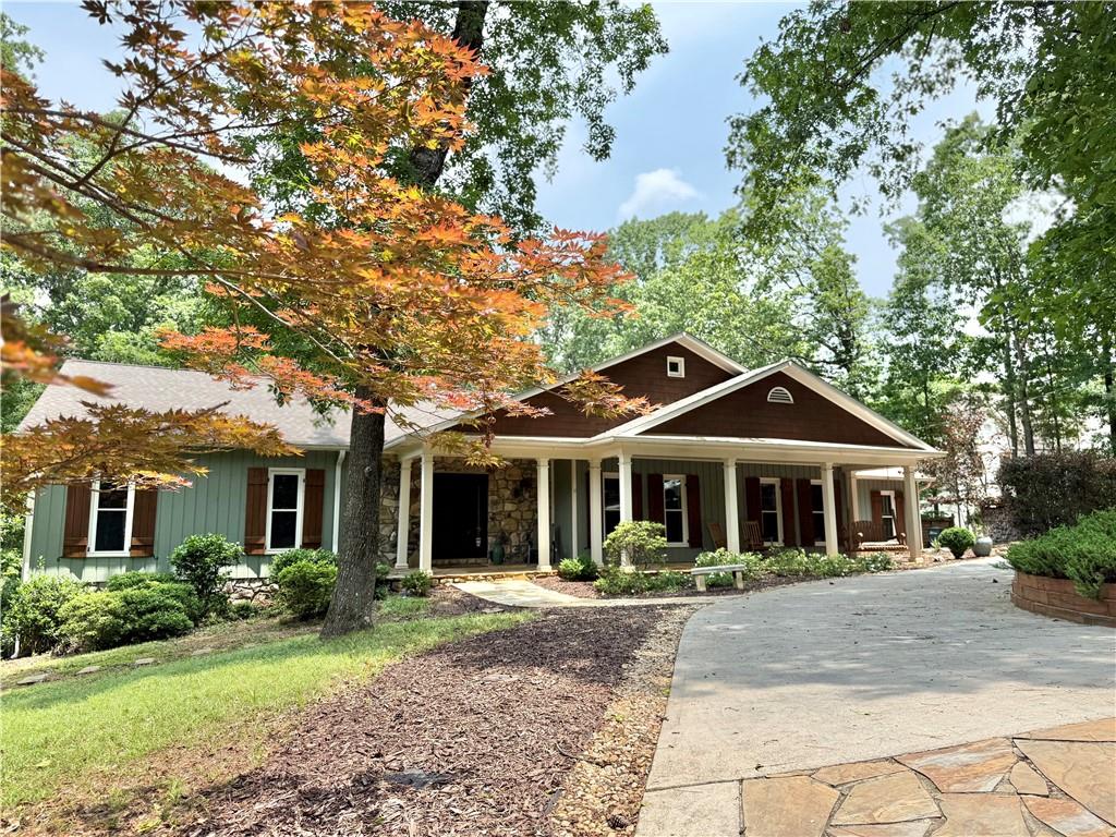 Fantastic Opportunity in sought after "Whitlock Heights - Kings Mountain Section". This home is a steal at $899,000.00. Approximately 4,600 finished square feet. A MUST SEE.....Won't last!