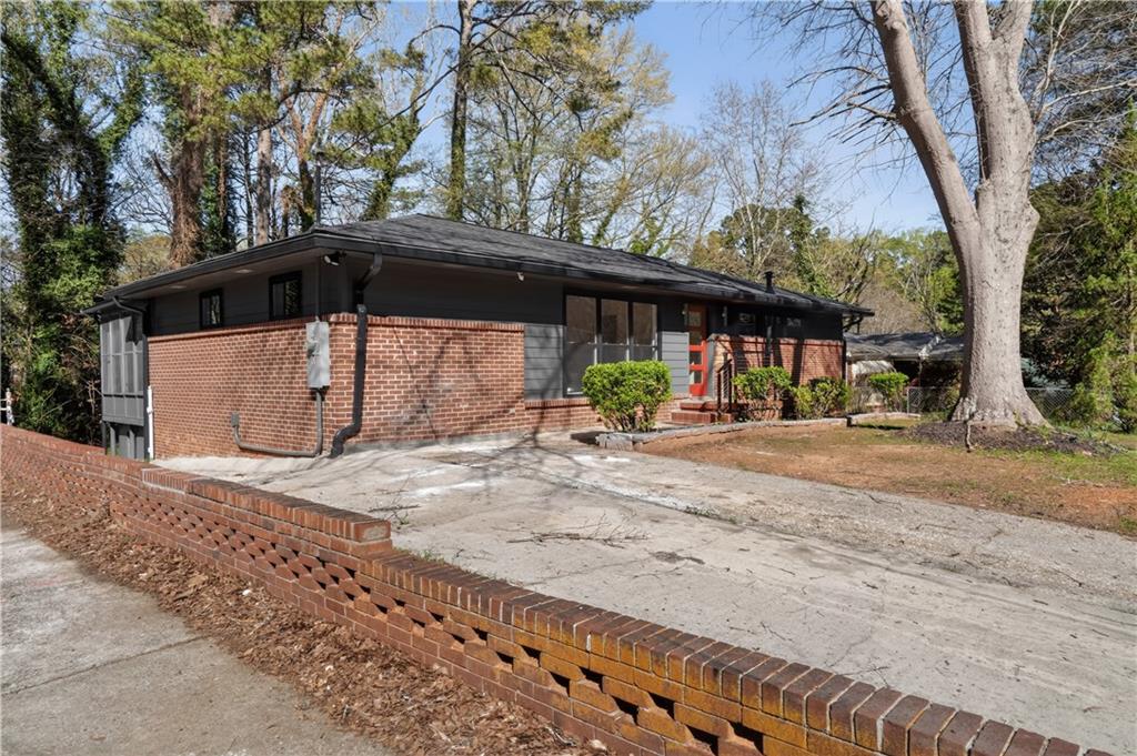 266 Simon Terrace NW