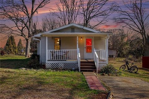 Homes For Sale - 1015 Jefferson Highway<br/> Barrow County, Winder, GA 30680