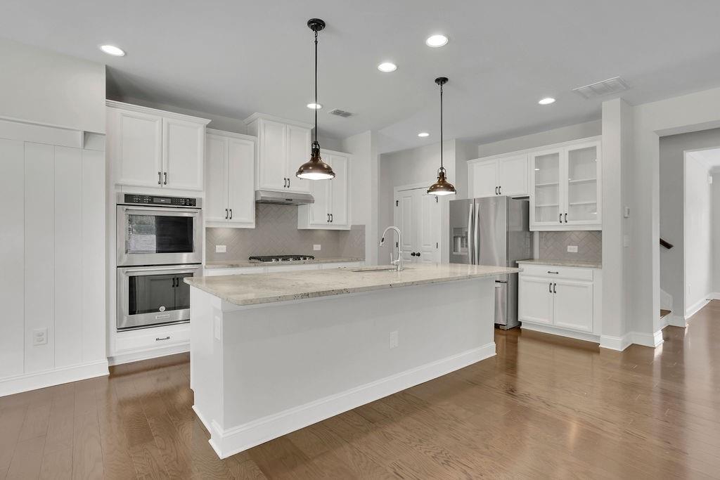 845 Vintner Court