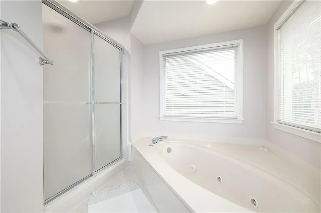 Atlanta, Georgia 30360, United States, 4 Bedrooms Bedrooms, ,4 BathroomsBathrooms,Residential,Pending,89709