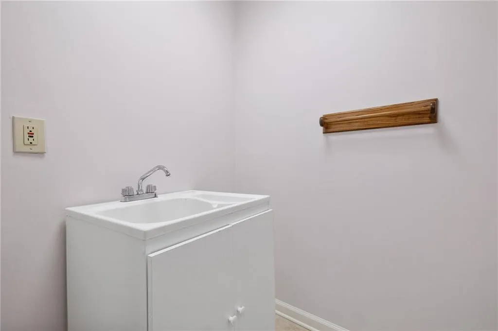 Atlanta, Georgia 30360, United States, 4 Bedrooms Bedrooms, ,4 BathroomsBathrooms,Residential,Pending,89709