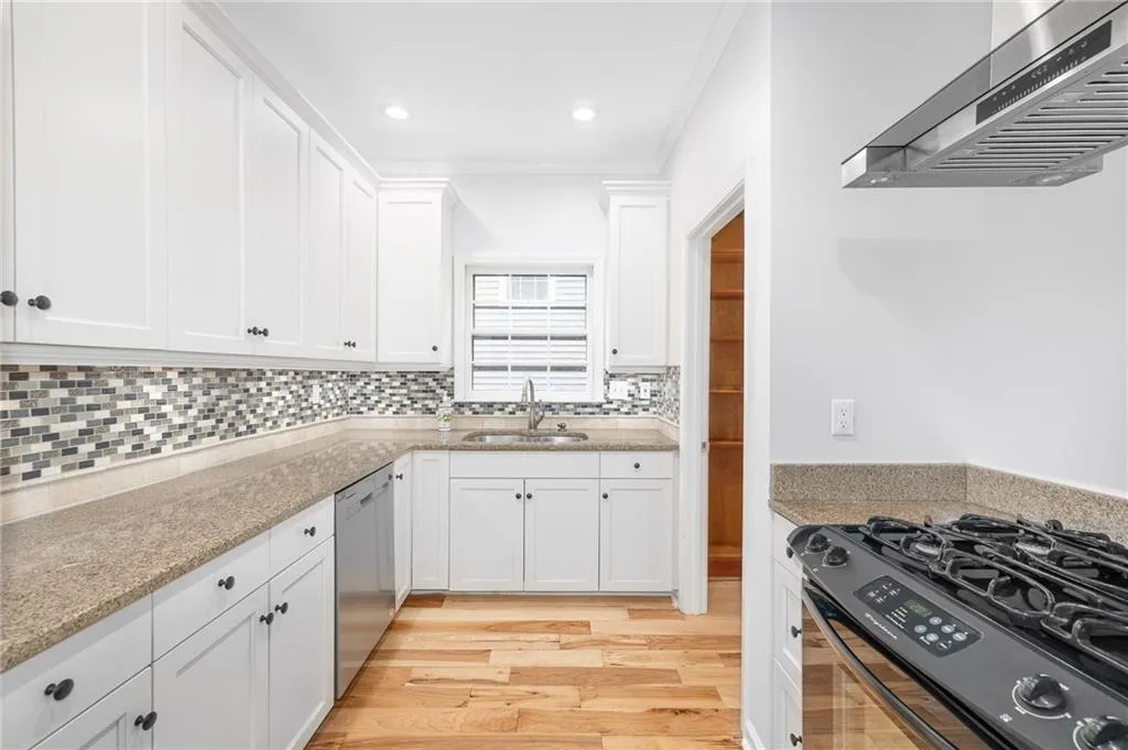 Atlanta, Georgia 30360, United States, 4 Bedrooms Bedrooms, ,4 BathroomsBathrooms,Residential,Pending,89709