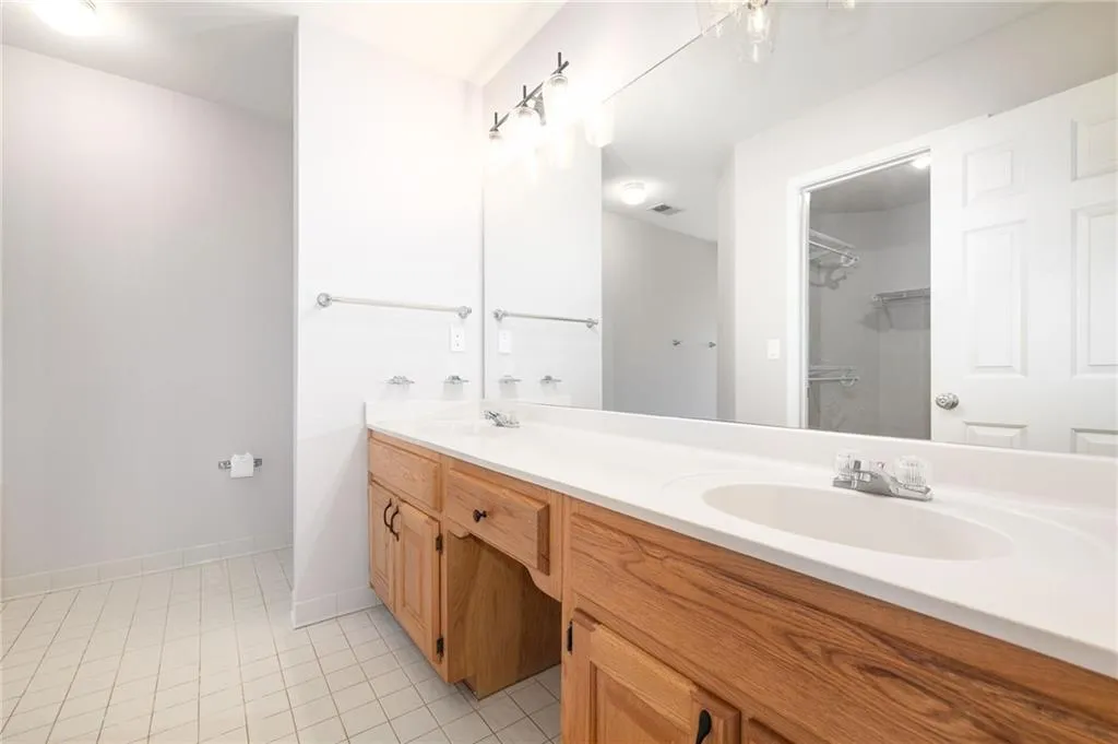 Atlanta, Georgia 30360, United States, 4 Bedrooms Bedrooms, ,4 BathroomsBathrooms,Residential,Pending,89709