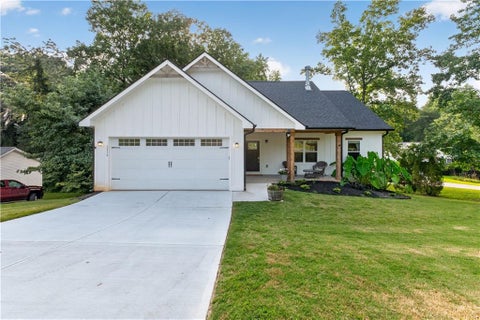 Homes For Sale - 3979 Pointe<br/> Gainesville, GA 30506