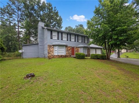 Homes For Sale - 8673 Plumtree Drive<br/> Riverdale, GA 30274
