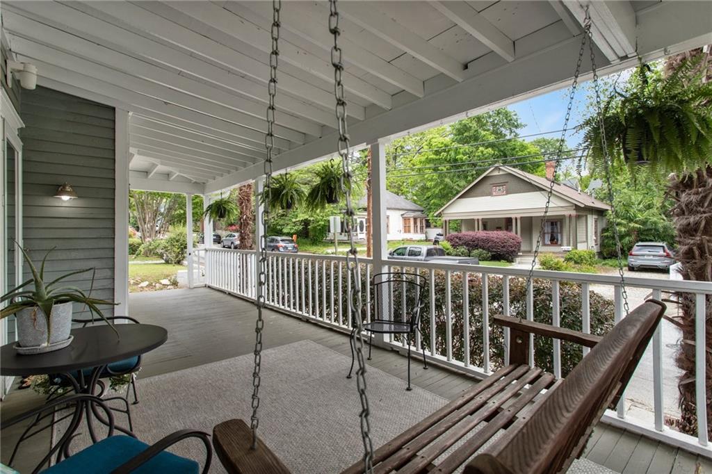 206 Flora Avenue NE