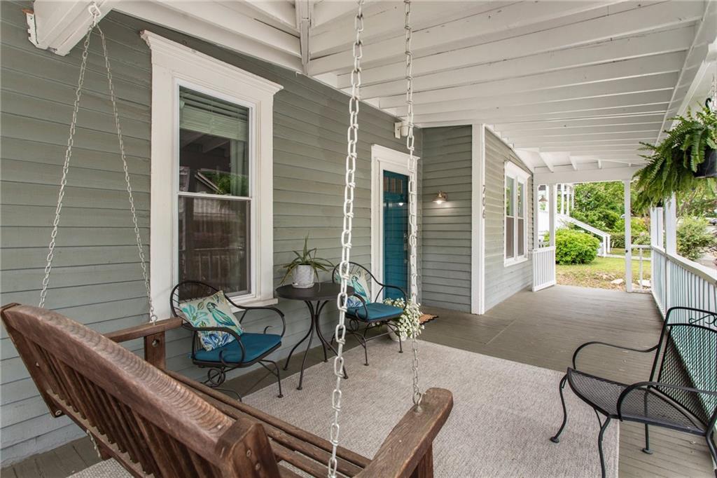 206 Flora Avenue NE