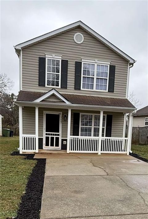 Homes For Sale - 1607 Hallmark Hills Drive<br/> Spalding County, Griffin, GA 30223