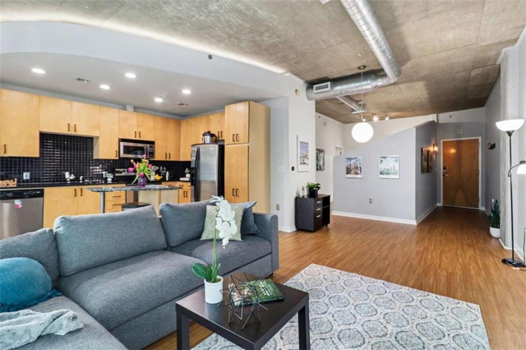 923 Peachtree Street 825