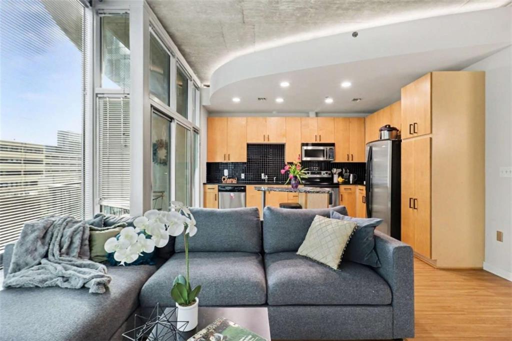 923 Peachtree Street 825