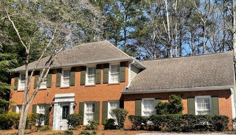 Homes For Sale - 1386 Churchill Way<br/> Marietta, GA 30062