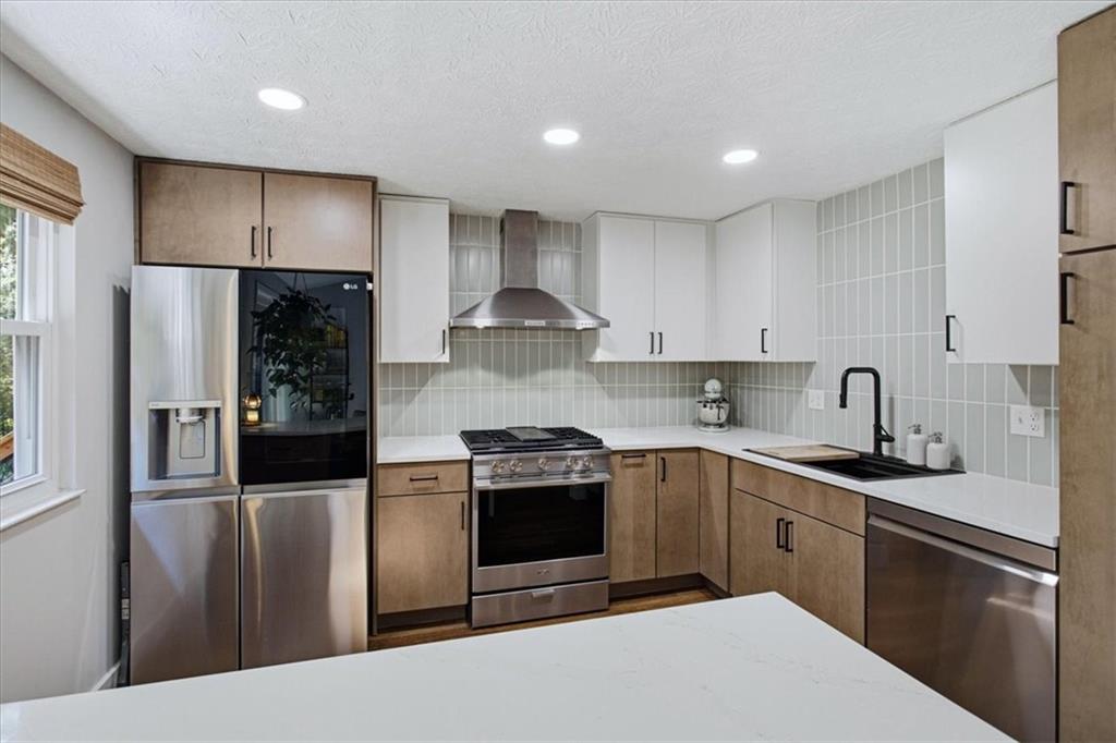 1285 Mission Hills Court