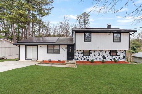 Homes For Sale - 1488 Hoy Taylor Drive<br/> Norcross, GA 30093