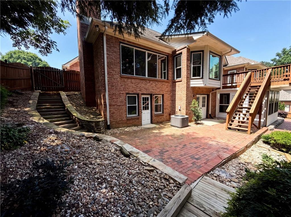 135 N Clublands Court