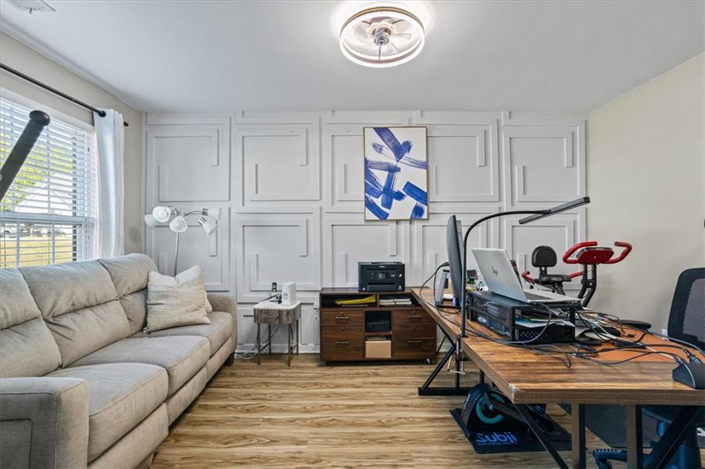 543 WALNUT Way